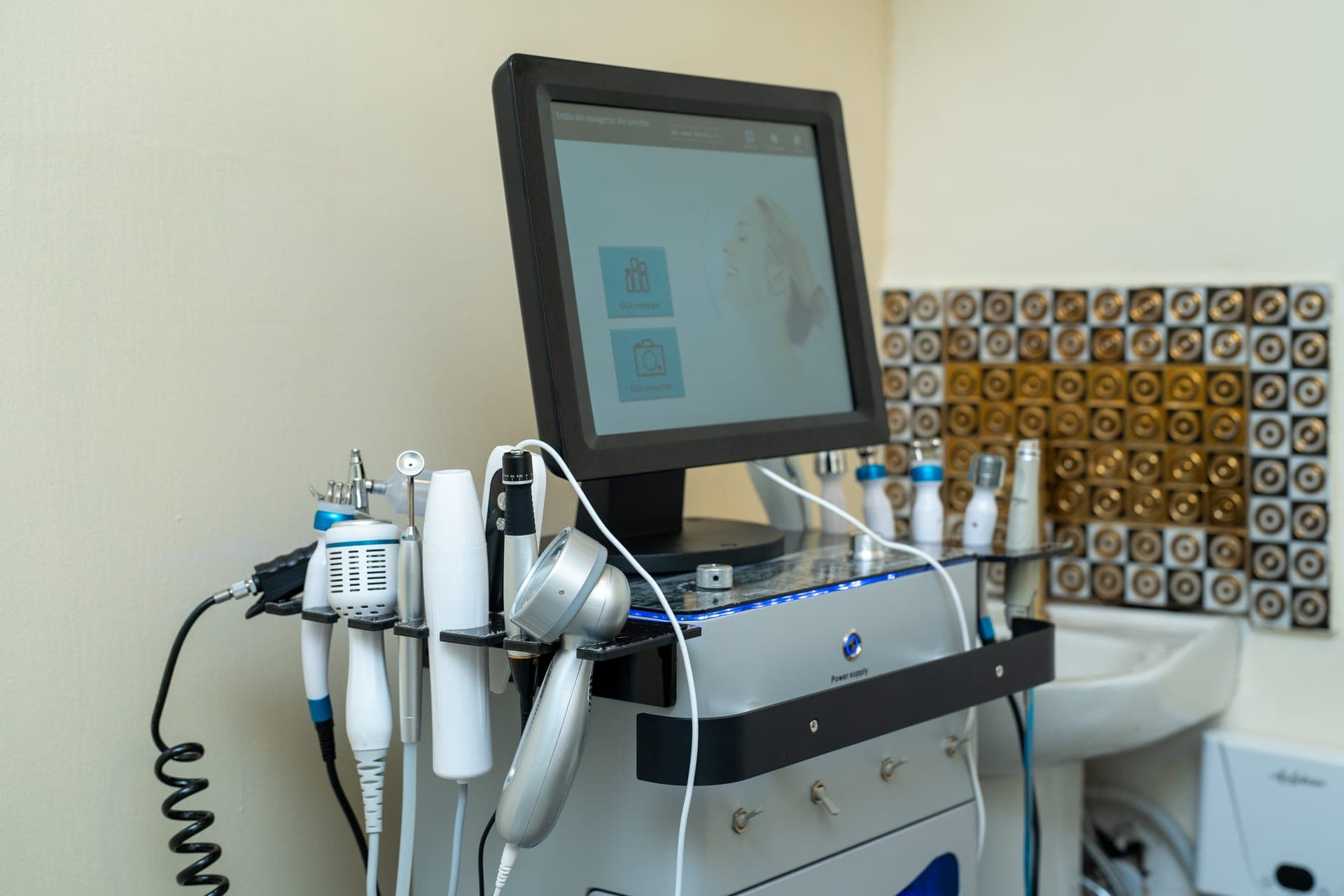 Treatment technology and equipment at Arziki Aesthetics